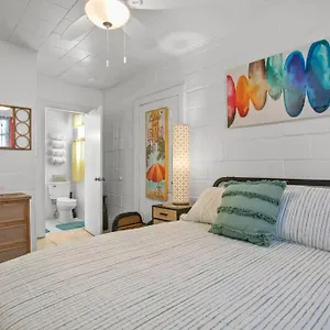https://island-time-1br-waterfront-apt-with-view-of-the-bay.hotelstampa.org